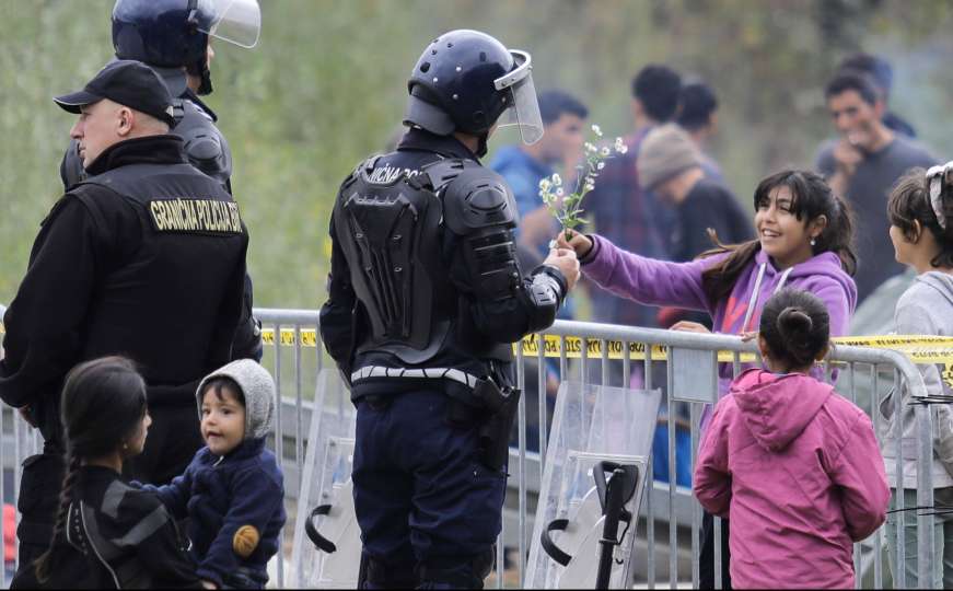 Cvijeće za policajca Granične policije od djevojčice iz Teherana